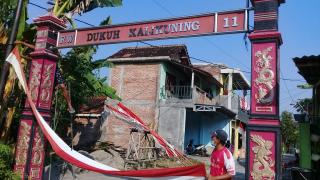 Semangat Gotong Royong Menyambut HUT RI Ke - 76 di Kalikuning Rw 11 