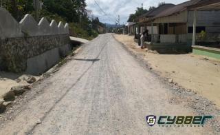 Hotmix Jalan ke Desa Simanungkalit Sipoholon Terealisasi