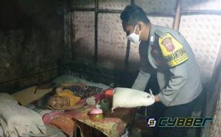 Polisi Salurkan Beras para Masyarakat Kurang mampu Terdampak Covid-19