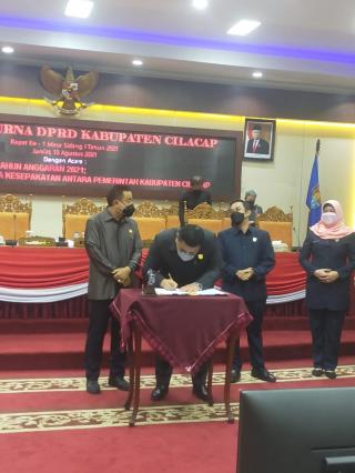 Taufik Nurhidayat Hadiri Rapat Paripurna MOU Penandatanganan Kesepakatan Eksekutif dan Legislatif 