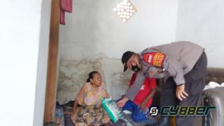 Kali Ini Bansos Polri Menyasar Warga Slum Area Desa Semplo dan Desa Cilukrak