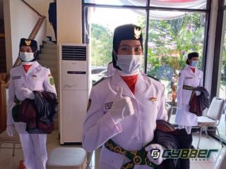 Mengenal Mawar Lestari, Pembawa Baki Bendera Pusaka Tingkat Kabupaten Bandung
