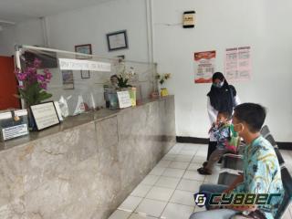 Pembagian BST dan Bantuan Beras di Kantor POS Pamarican Tetap Patuhi Prokes