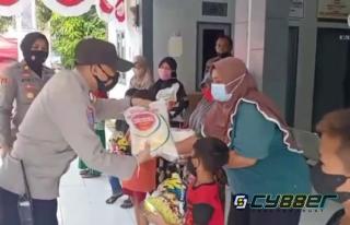 Polri Bagikan Bansos Kepada Anak Yatim Piatu