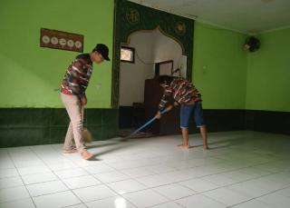 MAC Laskar Merah Putih Kabupaten Bandung Gerakan Bersih Bersih Masjid