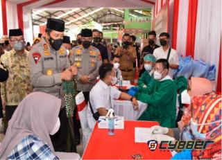 Tinjau Vaksinasi Massal di Ponpes Babakan Ciwaringi, Ini yang Disampaikan Kapolda Jabar