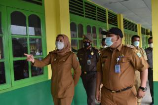Laksanakan Belajar Tatap Muka, Bupati Inhu Rezita Meylani Tinjau Langsung Beberapa Sekolah