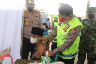 Pondok Pesantren Attaufiqiyyah Baros Melaksanakan Vaksinasi untuk Pelajar