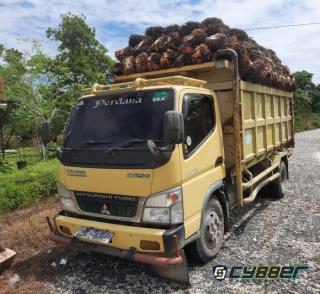 Puluhan Petani Kopsa-M Menahan Sebuah Truk Sawit 