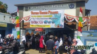 Gebyar vaksin Pelajar SMPN 1 Batujajar bersama Polres Cimahi