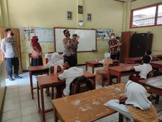 Polisi Pantau Pembelajaran Tatap Muka di Sejumlah Sekolah