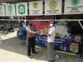 Polisi Salurkan Bansos Berupa Alat Kesehatan