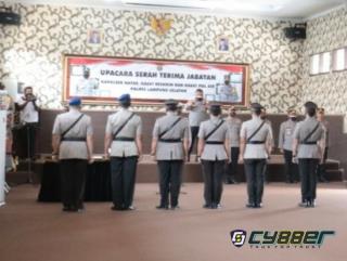 Kapolres Lamsel AKBP Edwin, Pimpin Sertijab Tiga Perwira Jajaranya