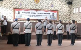 Kapolres Lamsel Pimpin Sertijab Tiga Perwira Jajaranya