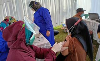 Gerai Vaksin Massal TNI-POLRI Sukses di Polsek Pinggir