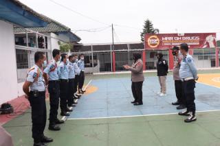 Kasat Binmas Polres Lamsel Sambangi Lapas Kelas II.A Kalianda