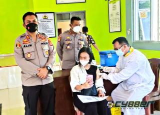 Polres Mesuji Bersama Puskesmas Wira Bangun Laksanakan Vaksinasi Tahap Kedua