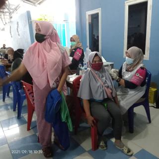 Dr Inca IP Pandjaitan Kunjungi Pelaksanaan Vaksinasi 