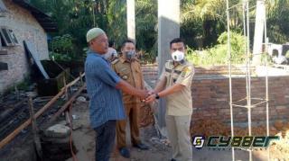Wakil Bupati Labura Serahkan Bantuan Pembangunan Mushalla Al Ikhlas di Sidua-Dua