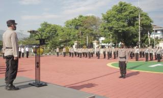 Kapolres Sumedang Berikan Penghargaan Kepada 7 Anggota yang Berprestasi