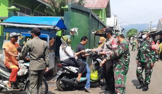 Polisi Gelar Ops Yustisi di Kecamatan Darmaraja