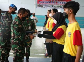 Danlanud Roesmin Nurjadin Berikan Apresiasi Kepada Drum Band Riau Berprestasi