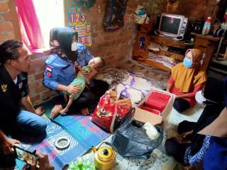 Dinsos Empat Lawang Kunjungi Bayi Penderita Penyakit Tumbuh Kembang Anak