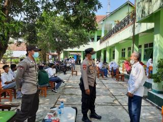 Pastikan Berjalan Lancar, Polisi Monitoring Kegiatan Vaksinasi Pelajar 