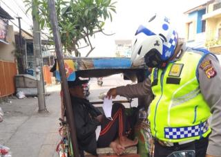 Polisi Himbau 5 M Kepada Pedagang dan Pengguna Jalan