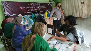 Ponpes Al-Huda Pameungpeuk Jadi Sasaran Vaksinasi Merdeka Polisi