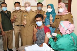 Wabup Ayu Monitoring Pelaksanaan Vaksinasi di Desa Wilulang