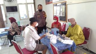 Polisi Monitoring Kegiatan Vaksin Lansia