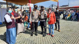 Didampingi Kapolsek Talaga, Kapolres Majalengka Pantau Serbuan Vaksinasi Covid-19