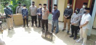 Polisi Salurkan Bantuan Sosial untuk Masyarakat