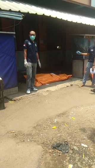 Mayat Laki - laki Ditemukan Terjepit di Samping Eskalator