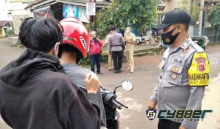 Bhabinkamtibmas Gelar Ops Yustisi dan Sambangi Warga di Sekitaran Pasar
