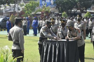 Kapolresta Cirebon Pimpin Sertijab Para Kasat dan Kapolsek