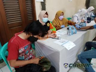 Cegah Covid-19, 1000 Warga Desa Caringin Ikuti Vaksinasi Tahap I dan II