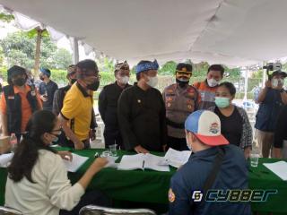 Wakil Walikota Bandung Hadiri Gebyar Vaksinasi Massal