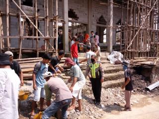 Bhabinkamtibmas Polsek Pabuaran Polres Serang Kota Giat Kerja Bakti