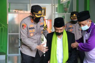 Hari Santri 2021, Kapolres Brebes Tinjau Vaksinasi 1.200 Santri di Ponpes Al Hasaniyah Kedawon