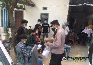 Polisi Beri Edukasi Prokes dan Bagikan Masker