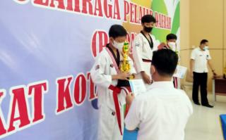 Cabor Taekwondo,SMP Negeri 1 Buktikan Anak Didiknya Mampu Raih Medali Emas dan Perak di Popda