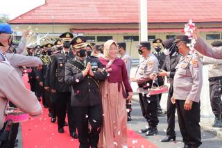 Polres Lamsel Gelar Upacara Pelepasan Purna Bhakti Anggota Polri dan PNS