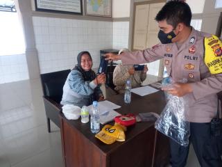 Bagikan Masker Dan Edukasi Kepada Warga Terus Dilakukan Polisi