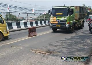 Ada Lobang Maut di Jalan Nasional Padalarang, Pemerintah Terkesan Tutup Mata