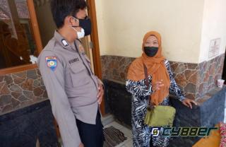 Polisi Bantu Antar Jemput Lansia Untuk Vaksin