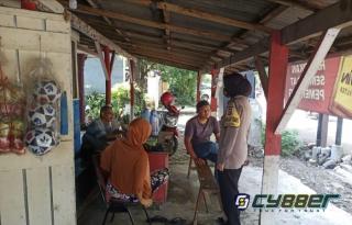 Sadarkan Masyarakat Pentingnya Prokes, Polwan Himbau Prokes Saat Bagikan Masker