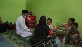 DPRD Tanggamus Kunjungi Rohman dan Keluarga, Korban Kebakaran di Dusun Seranggi