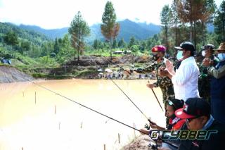 Meriahkan HUT Korps Marinir Ke 76, Yonmarhanlan VI Makassar Gelar Lomba Mancing